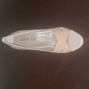 New no box/tag  tan leather Anyi Lu 2.5in  wedge heels hand made in Italy